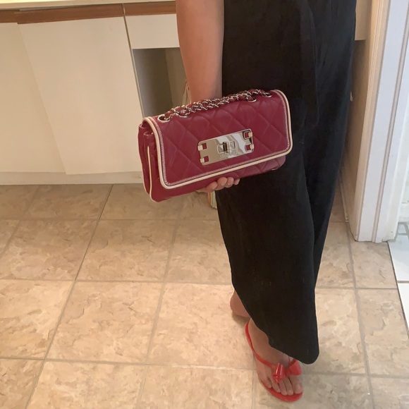 CHANEL east west flap bag in turlington red calfskin - Picture 14 of 17